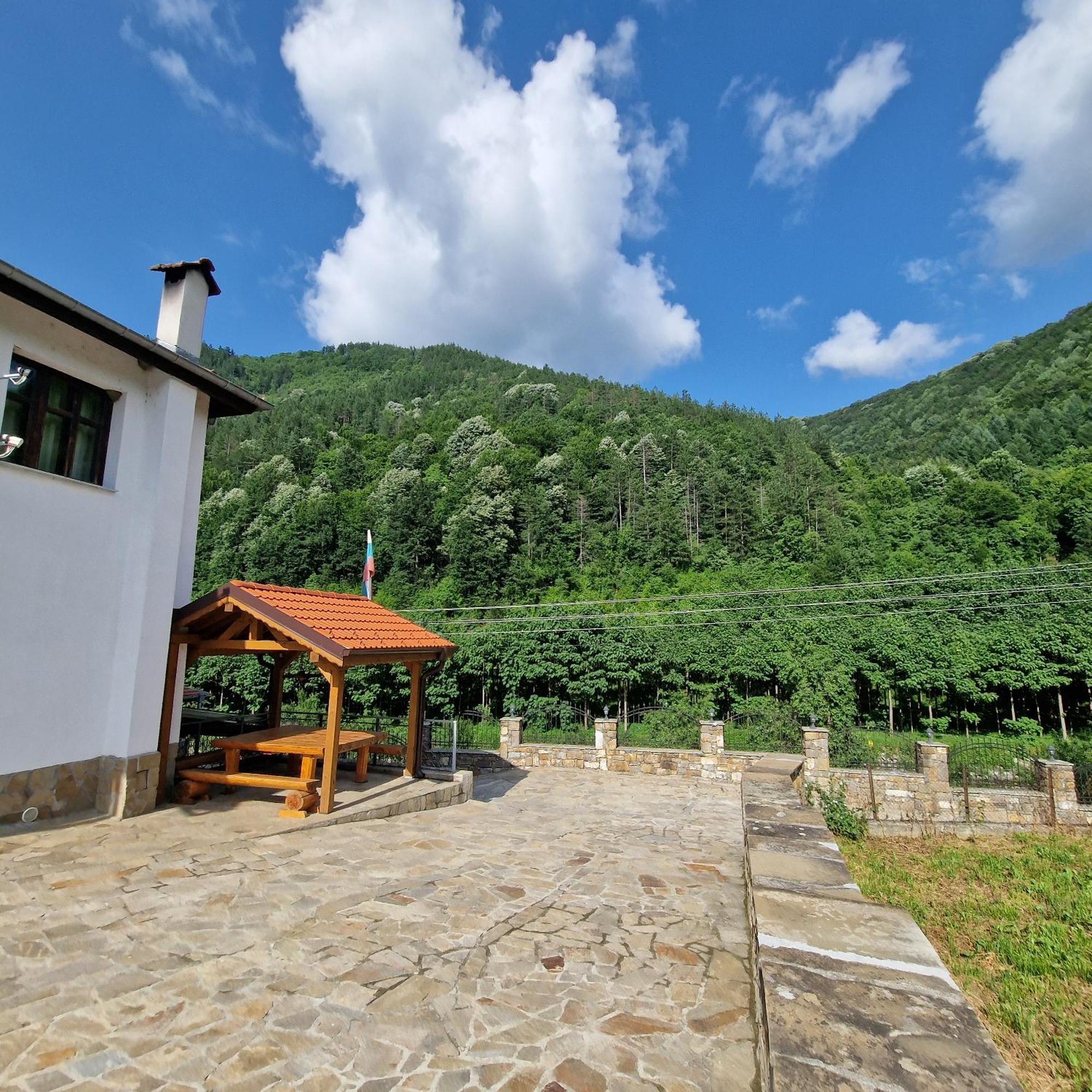 Guest House Ivan Cserni Oszam Kültér fotó