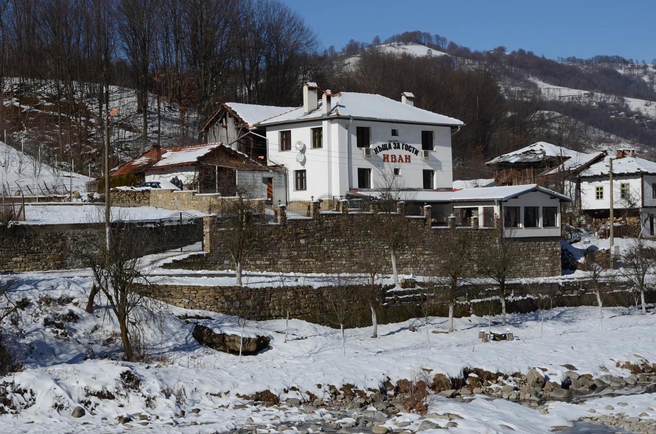 Guest House Ivan Cserni Oszam Kültér fotó