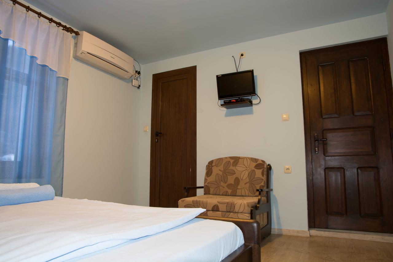 Guest House Ivan Cserni Oszam Kültér fotó